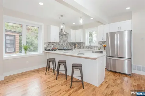 2389 3rd Street Fort Lee NJ 07024
