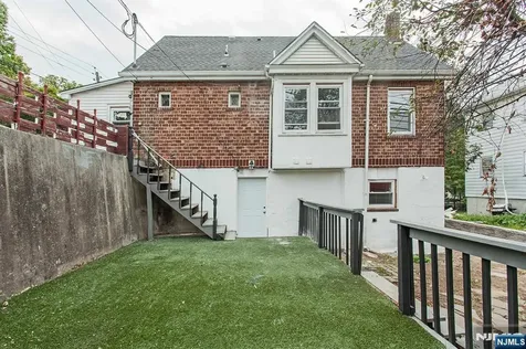 2389 3rd Street Fort Lee NJ 07024