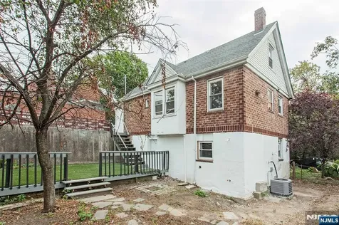 2389 3rd Street Fort Lee NJ 07024