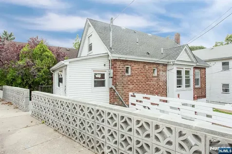 2389 3rd Street Fort Lee NJ 07024