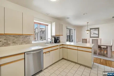 125 Roosevelt Place Palisades Park NJ 07650
