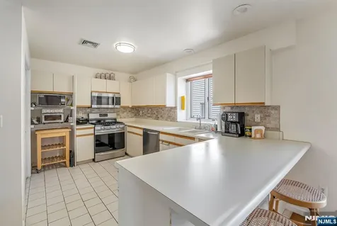 125 Roosevelt Place Palisades Park NJ 07650