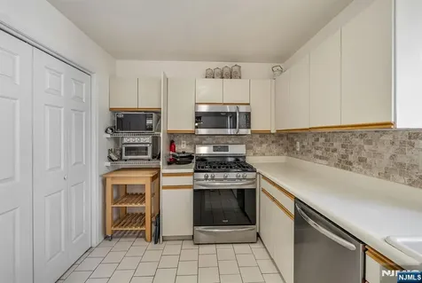 125 Roosevelt Place Palisades Park NJ 07650