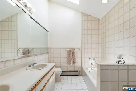 125 Roosevelt Place Palisades Park NJ 07650