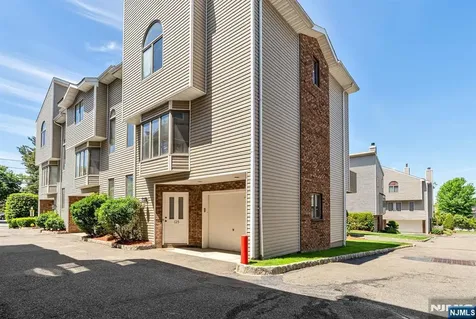 125 Roosevelt Place Palisades Park NJ 07650