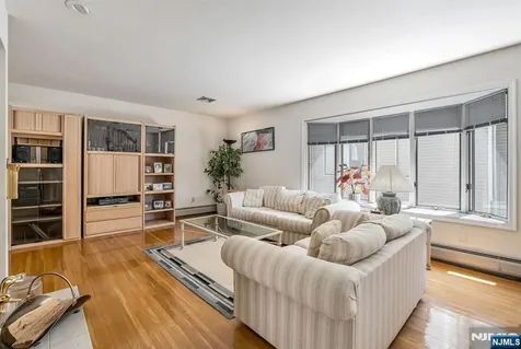 125 Roosevelt Place Palisades Park NJ 07650