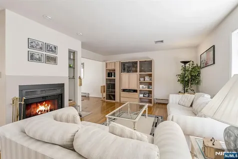 125 Roosevelt Place Palisades Park NJ 07650