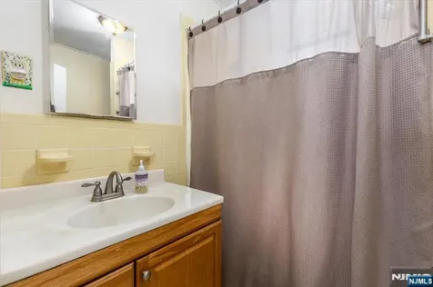 567 Fern Avenue Lyndhurst NJ 07071