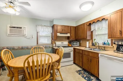 567 Fern Avenue Lyndhurst NJ 07071