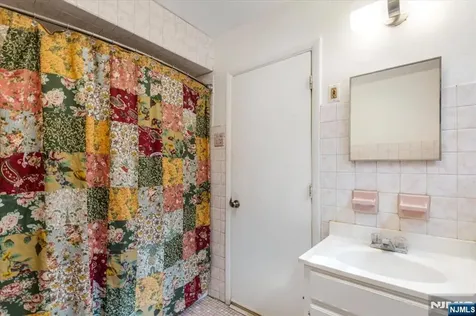 567 Fern Avenue Lyndhurst NJ 07071
