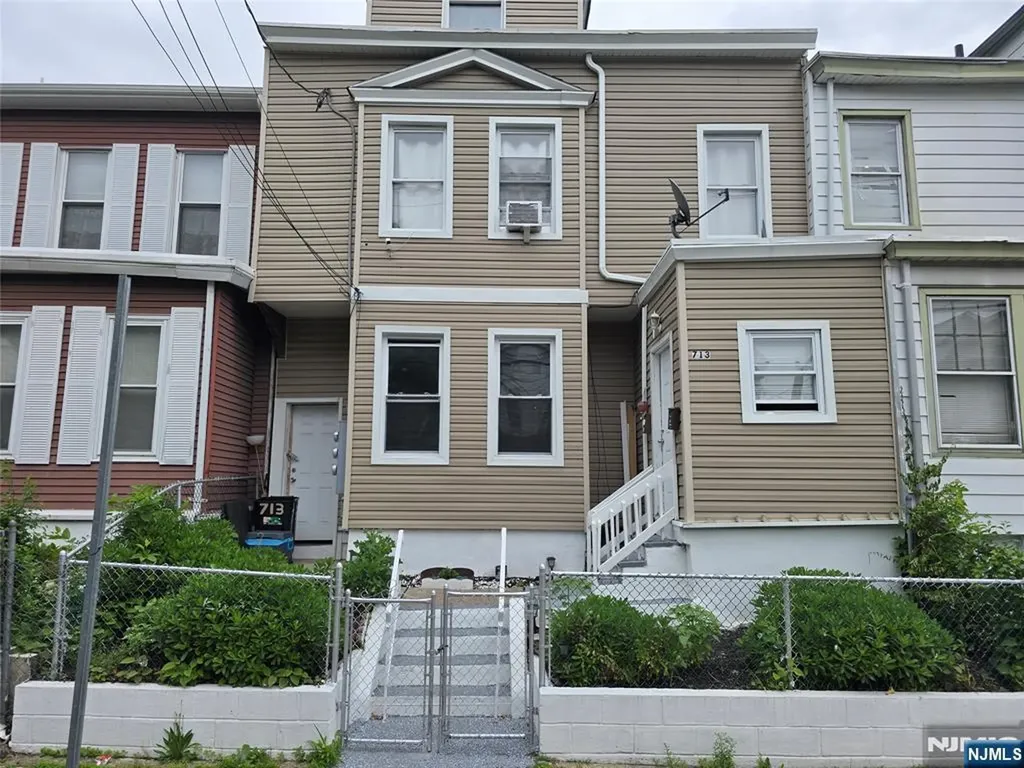 713 27th Street Paterson NJ 07504