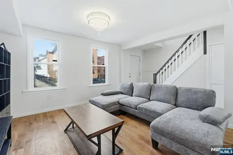 64 Willoughby Street Newark NJ 07112
