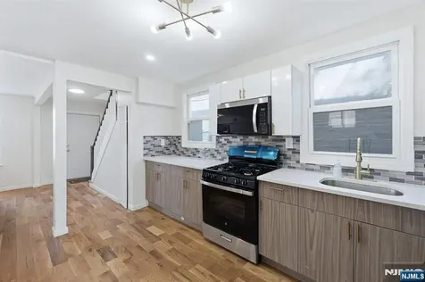 64 Willoughby Street Newark NJ 07112