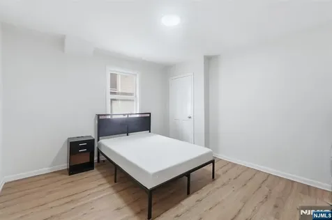 64 Willoughby Street Newark NJ 07112