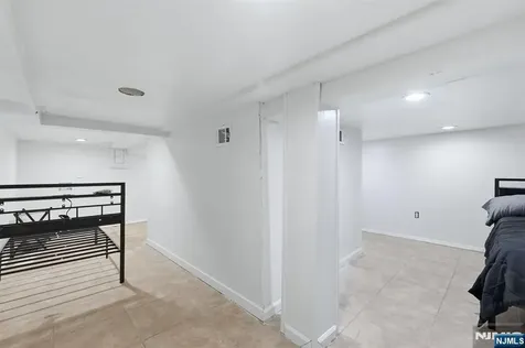 64 Willoughby Street Newark NJ 07112