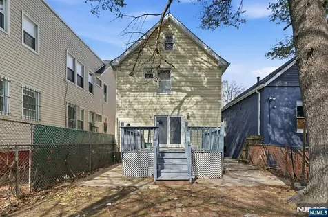64 Willoughby Street Newark NJ 07112