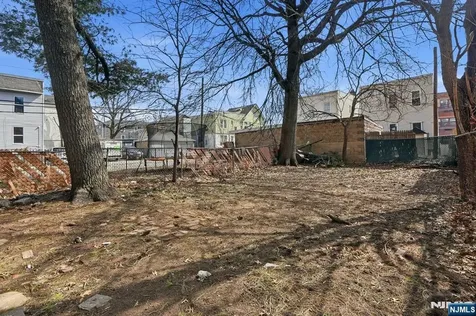 64 Willoughby Street Newark NJ 07112