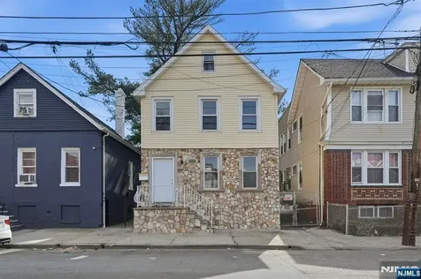 64 Willoughby Street Newark NJ 07112