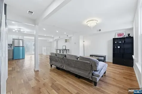 64 Willoughby Street Newark NJ 07112