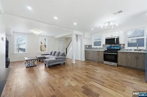 64 Willoughby Street Newark NJ 07112