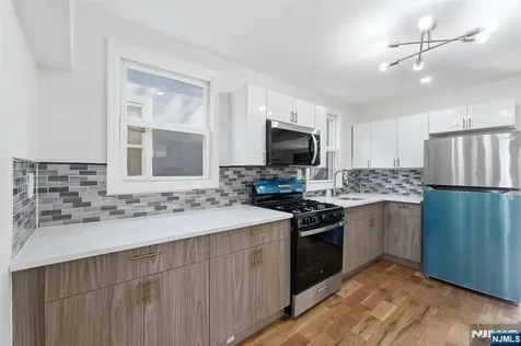 64 Willoughby Street Newark NJ 07112