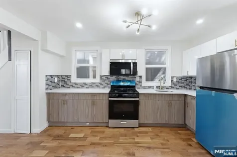 64 Willoughby Street Newark NJ 07112