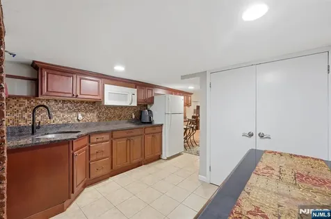 385 Berkeley Avenue Bloomfield NJ 07003