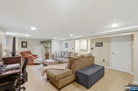 385 Berkeley Avenue Bloomfield NJ 07003