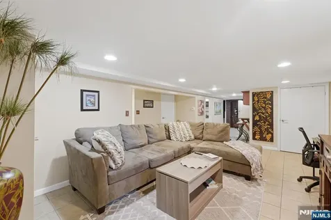 385 Berkeley Avenue Bloomfield NJ 07003
