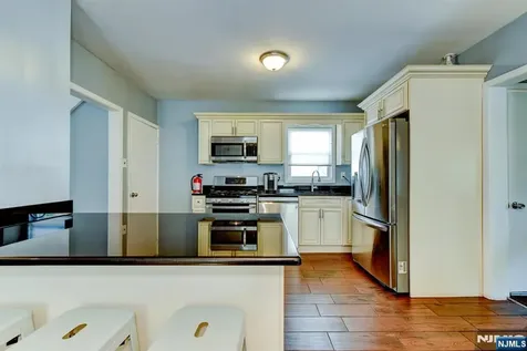 278 Centre Street Nutley NJ 07110