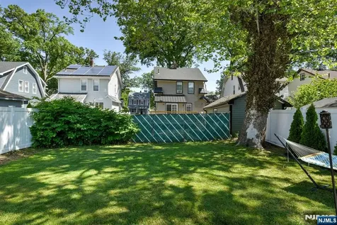 278 Centre Street Nutley NJ 07110