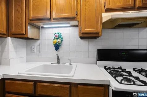 9123 Newkirk Avenue North Bergen NJ 07047