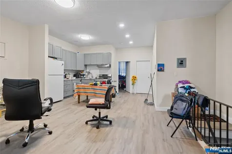 9123 Newkirk Avenue North Bergen NJ 07047