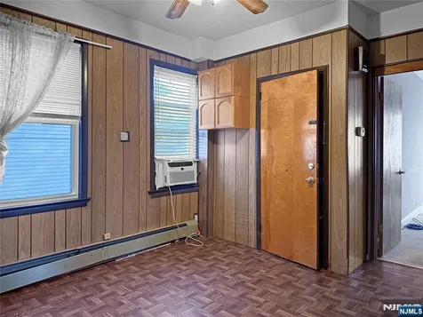 189 Martha Avenue Elmwood Park NJ 07407