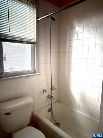 189 Martha Avenue Elmwood Park NJ 07407