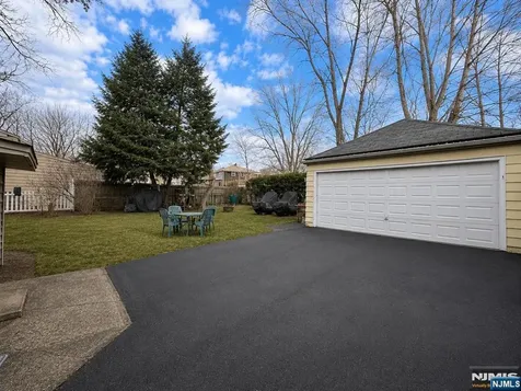 189 Martha Avenue Elmwood Park NJ 07407