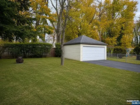 189 Martha Avenue Elmwood Park NJ 07407