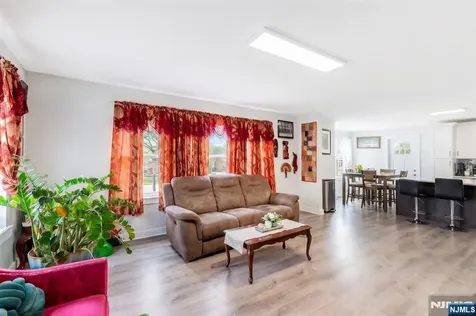 58 Park Avenue East Orange NJ 07017