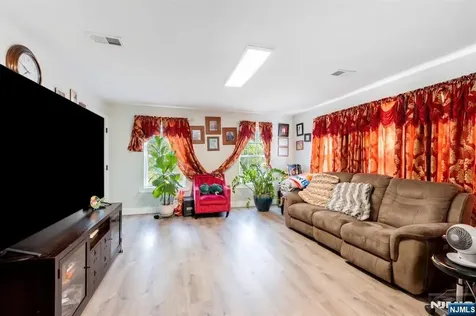 58 Park Avenue East Orange NJ 07017