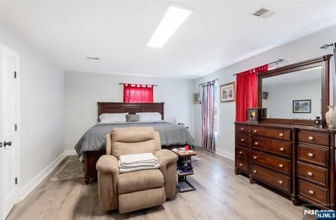 58 Park Avenue East Orange NJ 07017
