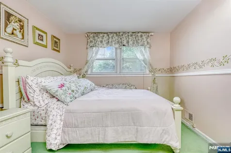 37 Cedar Drive Rochelle Park NJ 07662