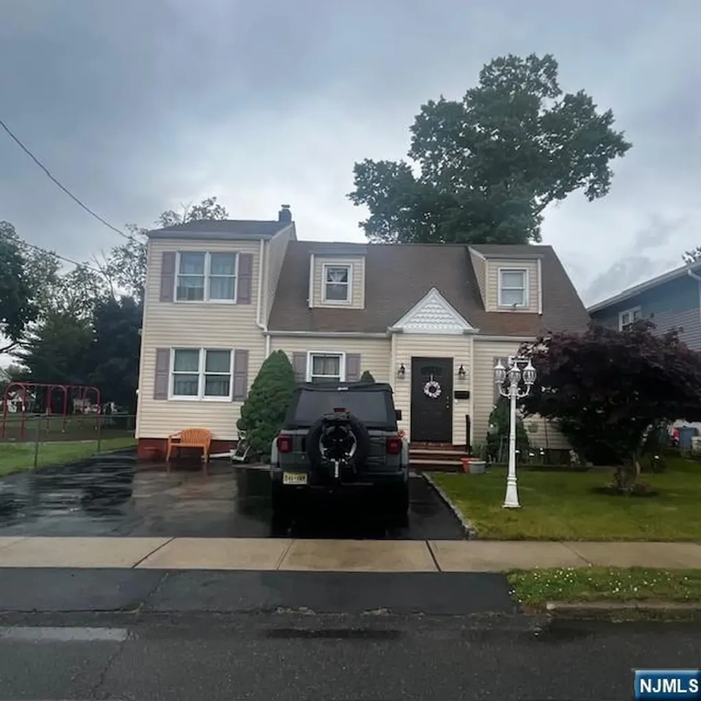165 Woods Avenue Bergenfield NJ 07621