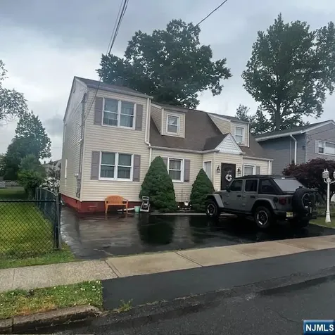 165 Woods Avenue Bergenfield NJ 07621
