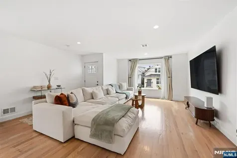 1516 71st Street North Bergen NJ 07047