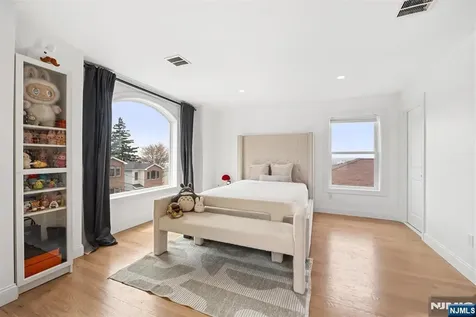 1516 71st Street North Bergen NJ 07047