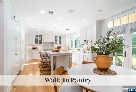 208 N Walnut Street Ridgewood NJ 07450