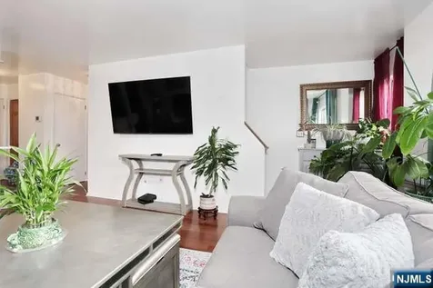 290 Hamilton Place Hackensack NJ 07601