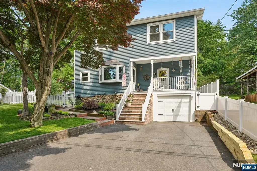 11 Lake Trail Wayne NJ 07470