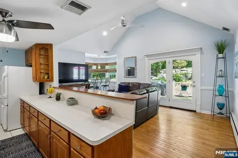 11 Lake Trail Wayne NJ 07470