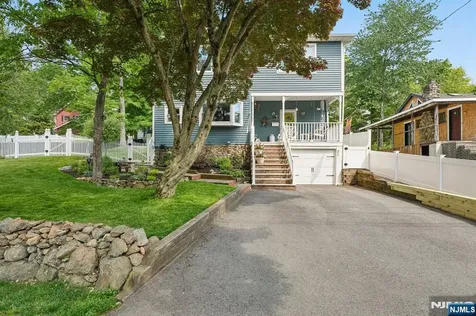 11 Lake Trail Wayne NJ 07470
